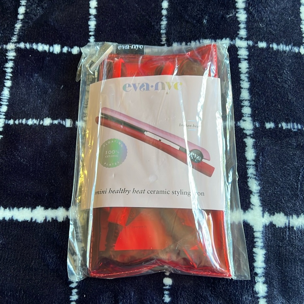 NWT 🆕 [eva nyc] Mini Healthy Heat Ceramic Hair Styling Iron with Carrying Case